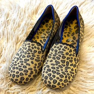 The Kids Loafer by Rothy’s used in great, pre-loved condition, size 4.